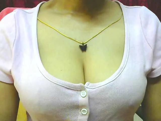 Aarju on BongaCams