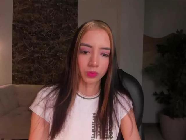 LillyThomps on BongaCams 