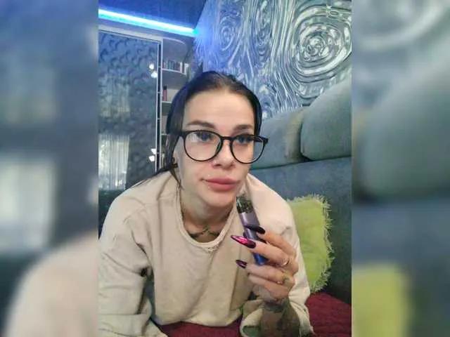 MaidenCrystal on BongaCams