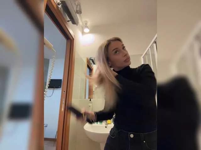 merrybaby on BongaCams 