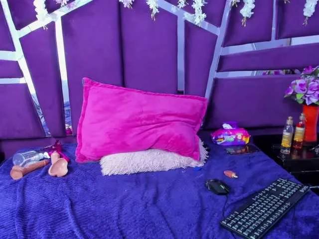 MiaaDavis on BongaCams 