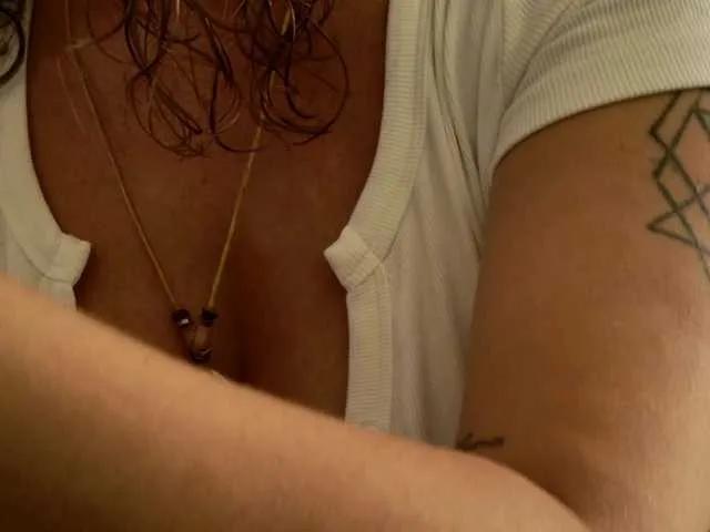 SweetLilLulu on BongaCams 