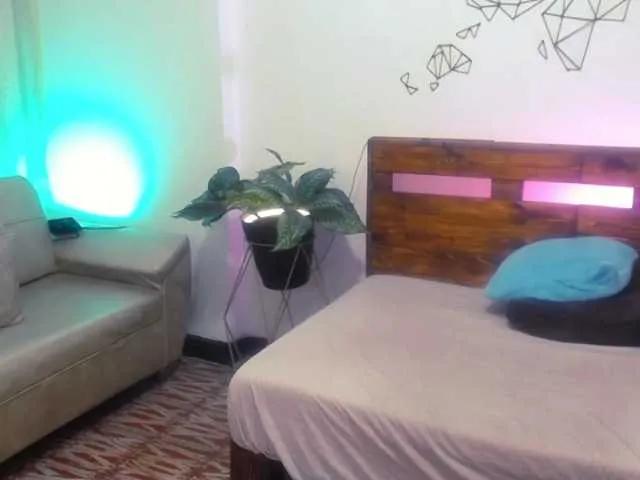 Yeseniaa25 on BongaCams 