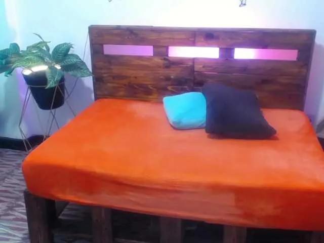 Yeseniaa25 on BongaCams 