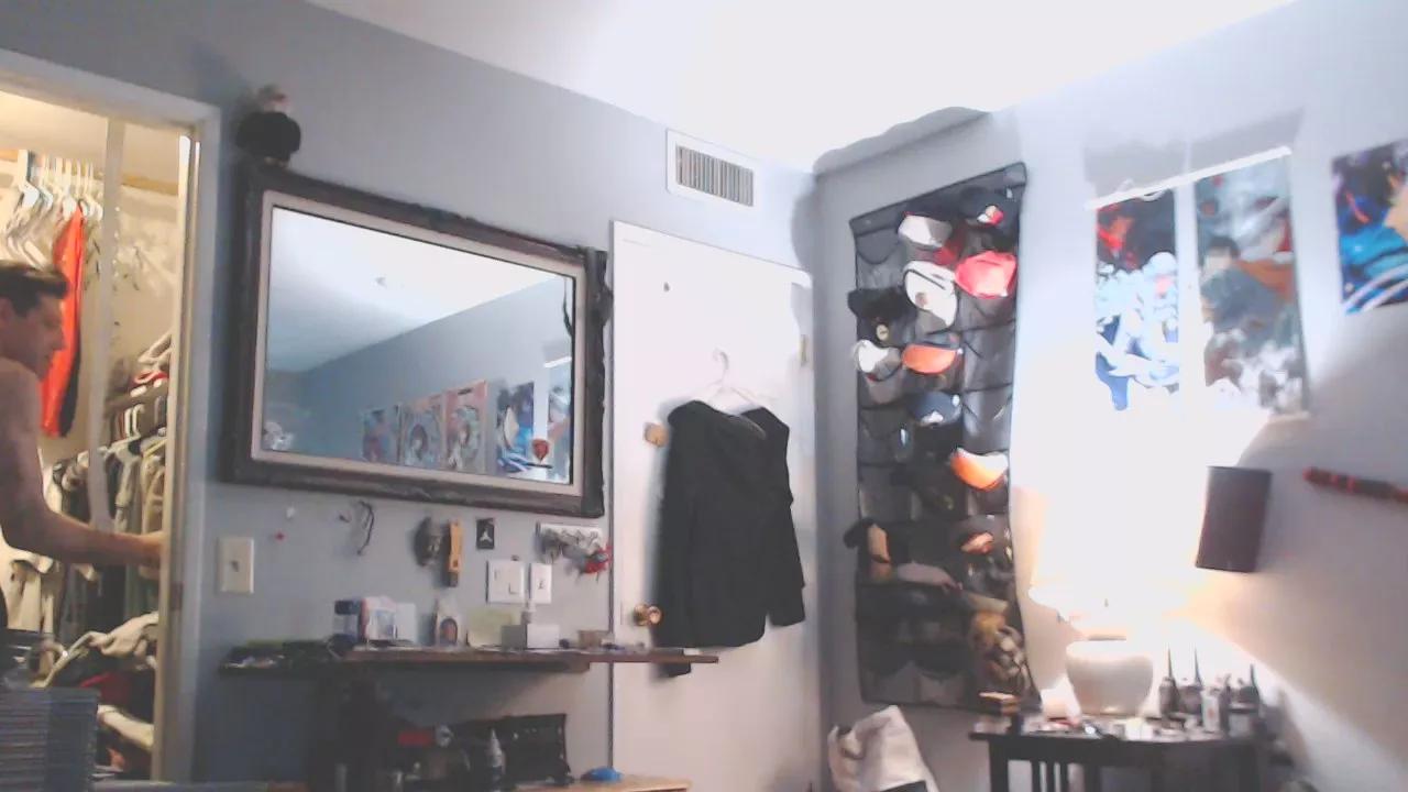 Adambombz717 on Cam4 