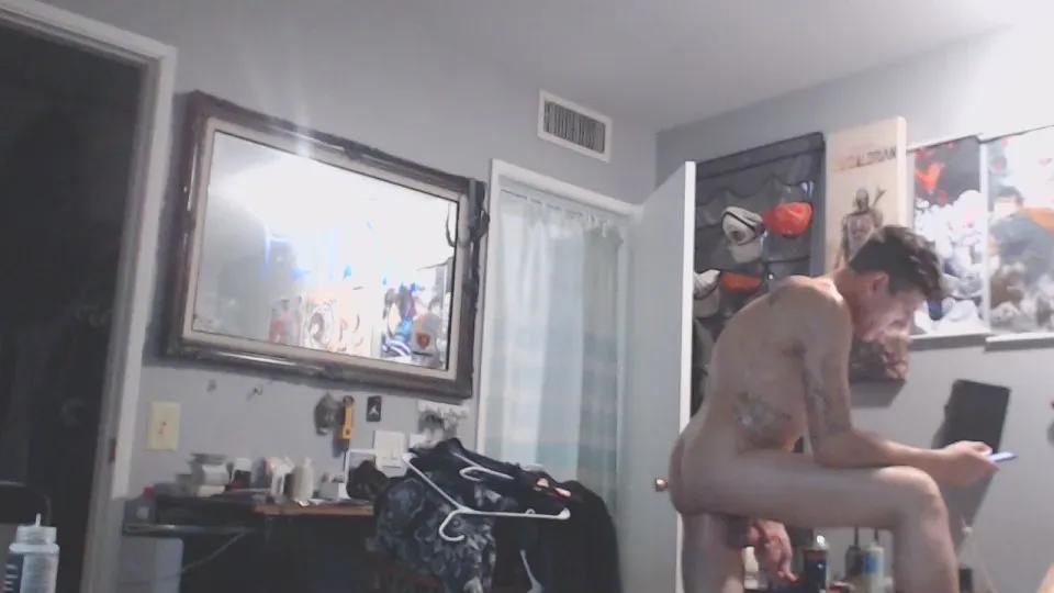 Adambombz717 on Cam4 