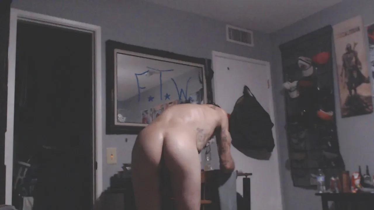 Adambombz717 on Cam4 