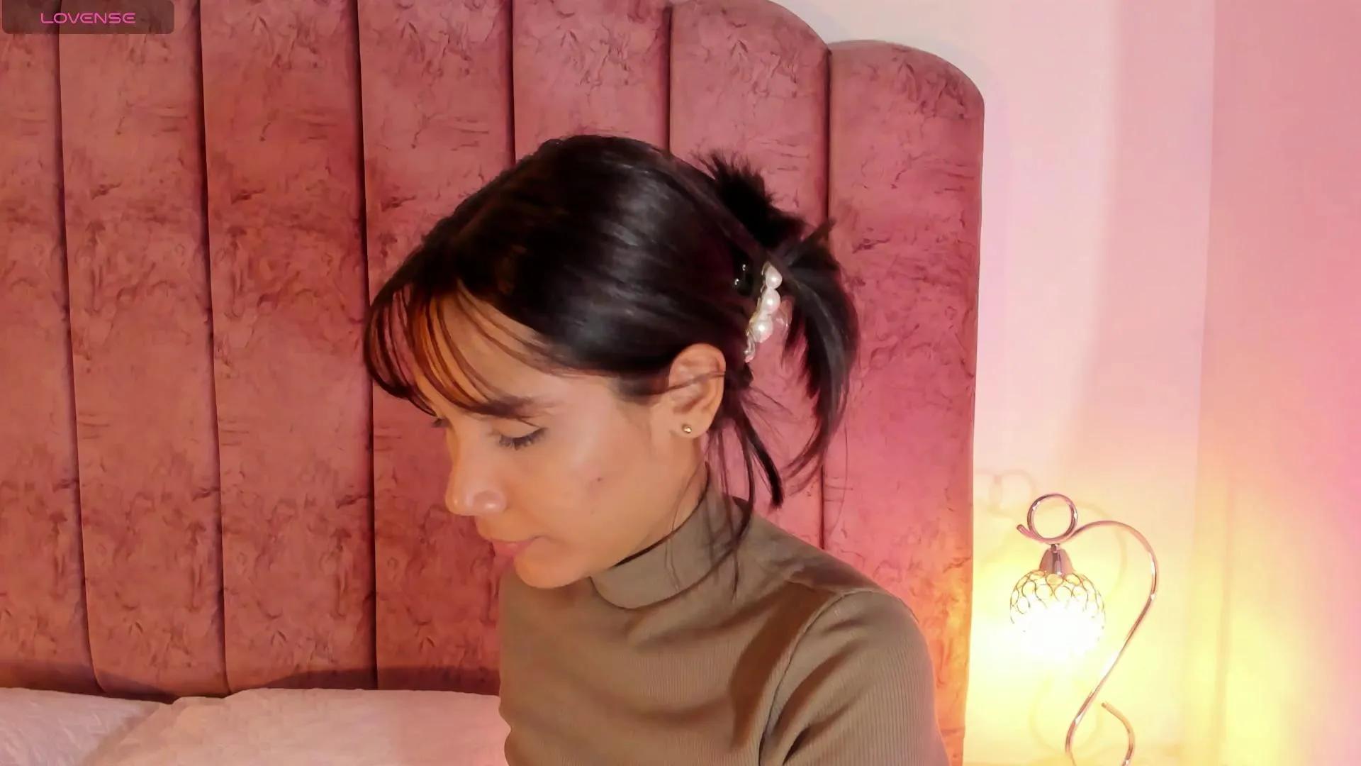 AdharaMancinii on Cam4 