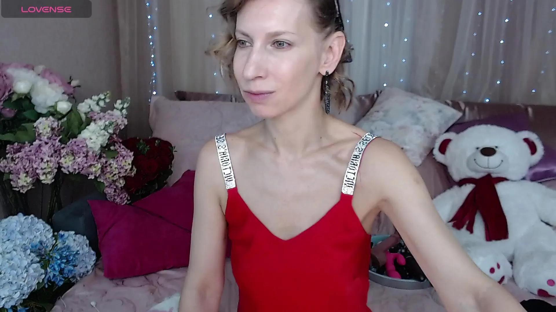 AdrianaDesire on Cam4