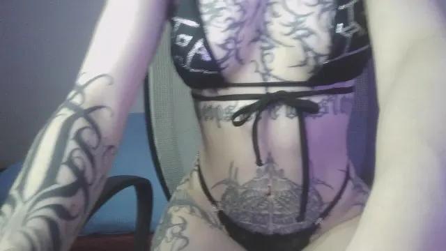 bad_doll_bb on Cam4