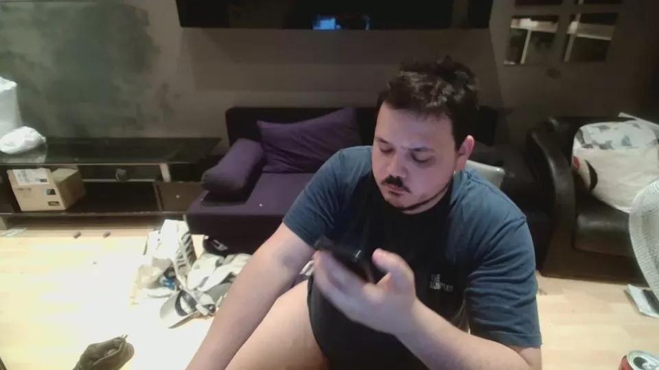 Bebemickey75 on Cam4 