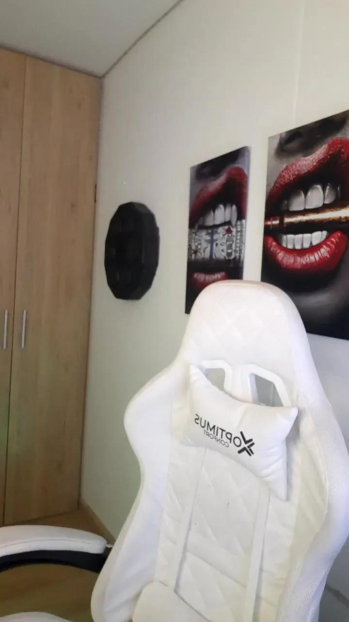 BruunaLove_ on Cam4 