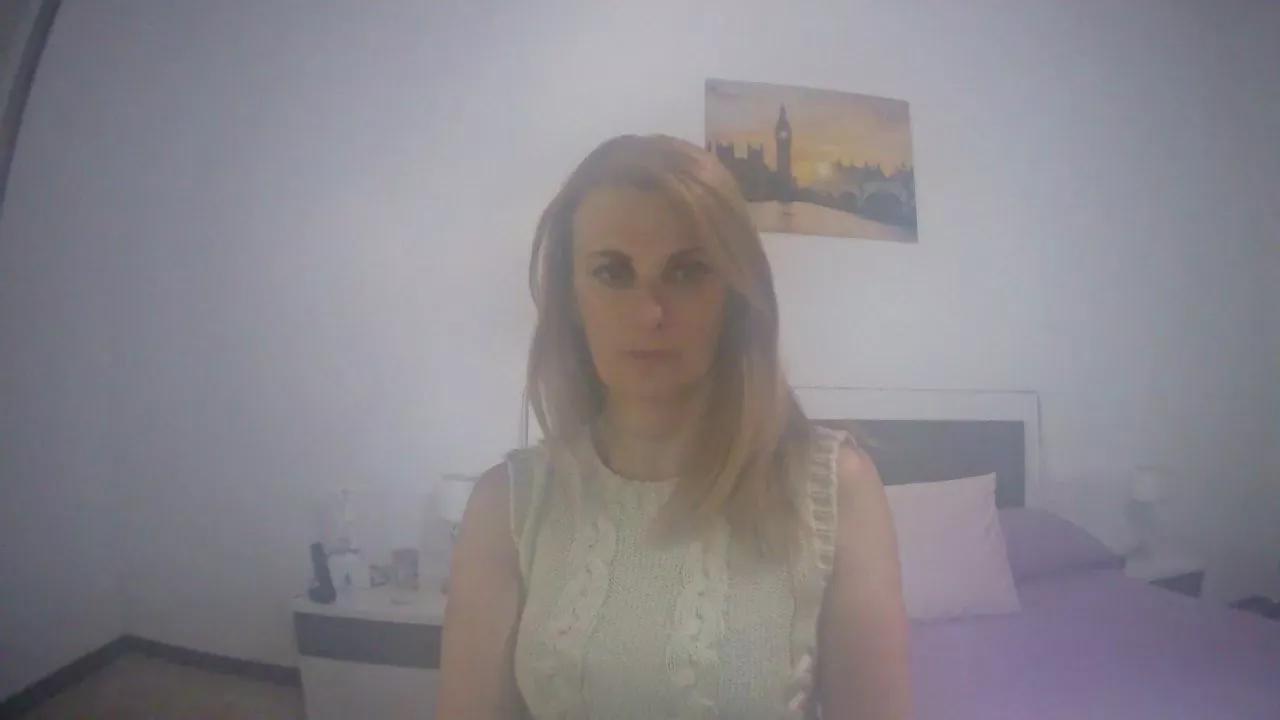 Cassandra1989 on Cam4 