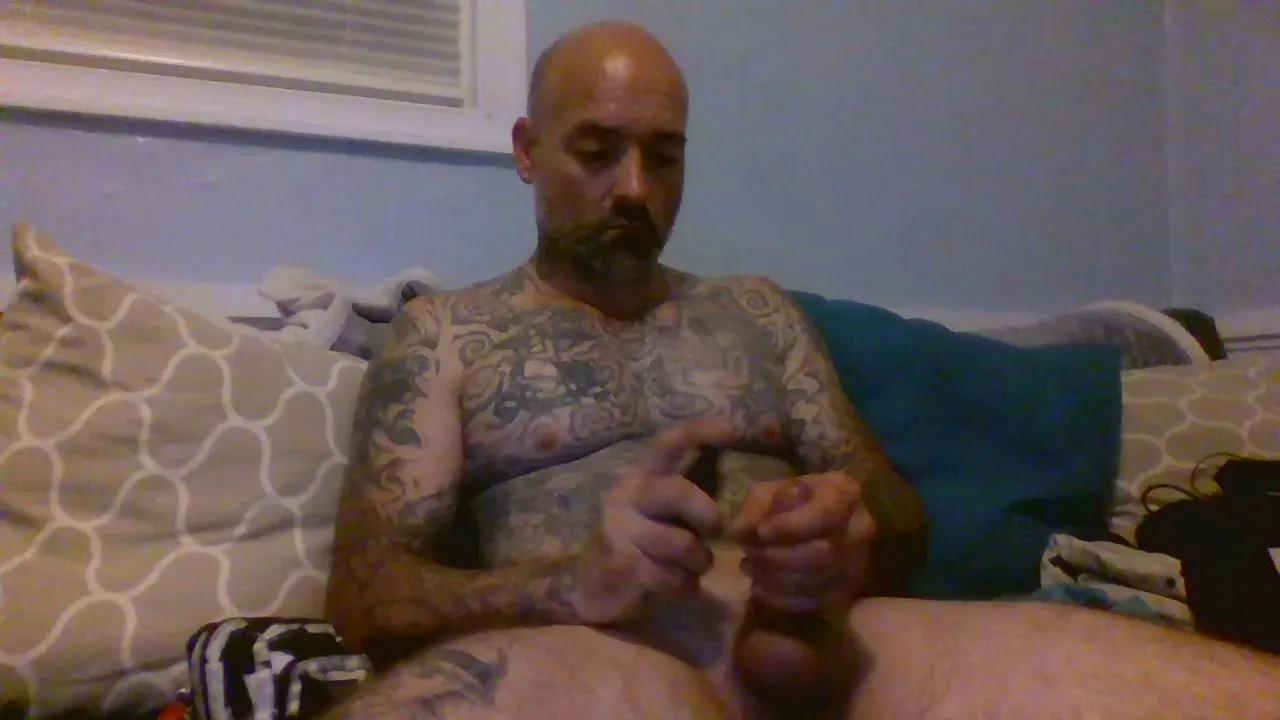 DaddyDick069 on Cam4 