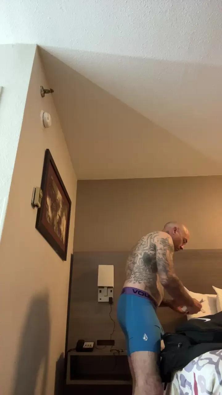 DaddyDick069 on Cam4 