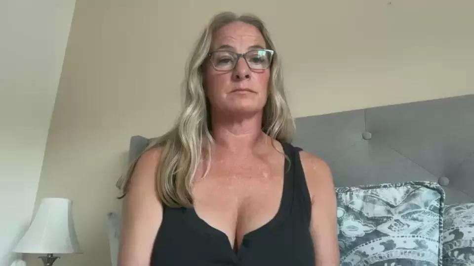 DDD_frenchlove on Cam4 