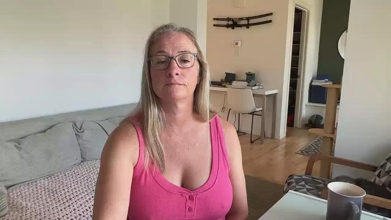 DDD_frenchlove on Cam4 