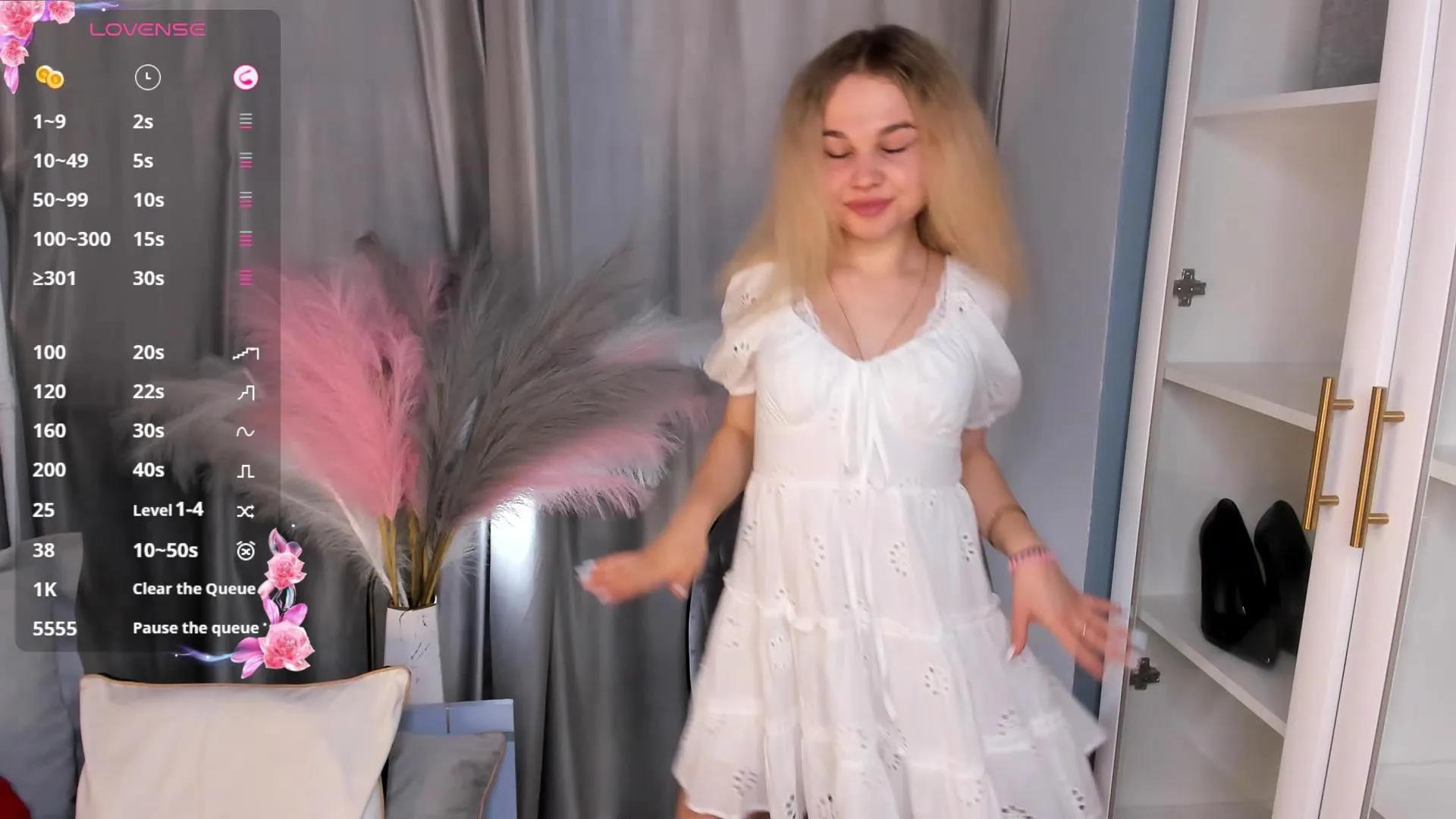 DollyCheckley on Cam4 