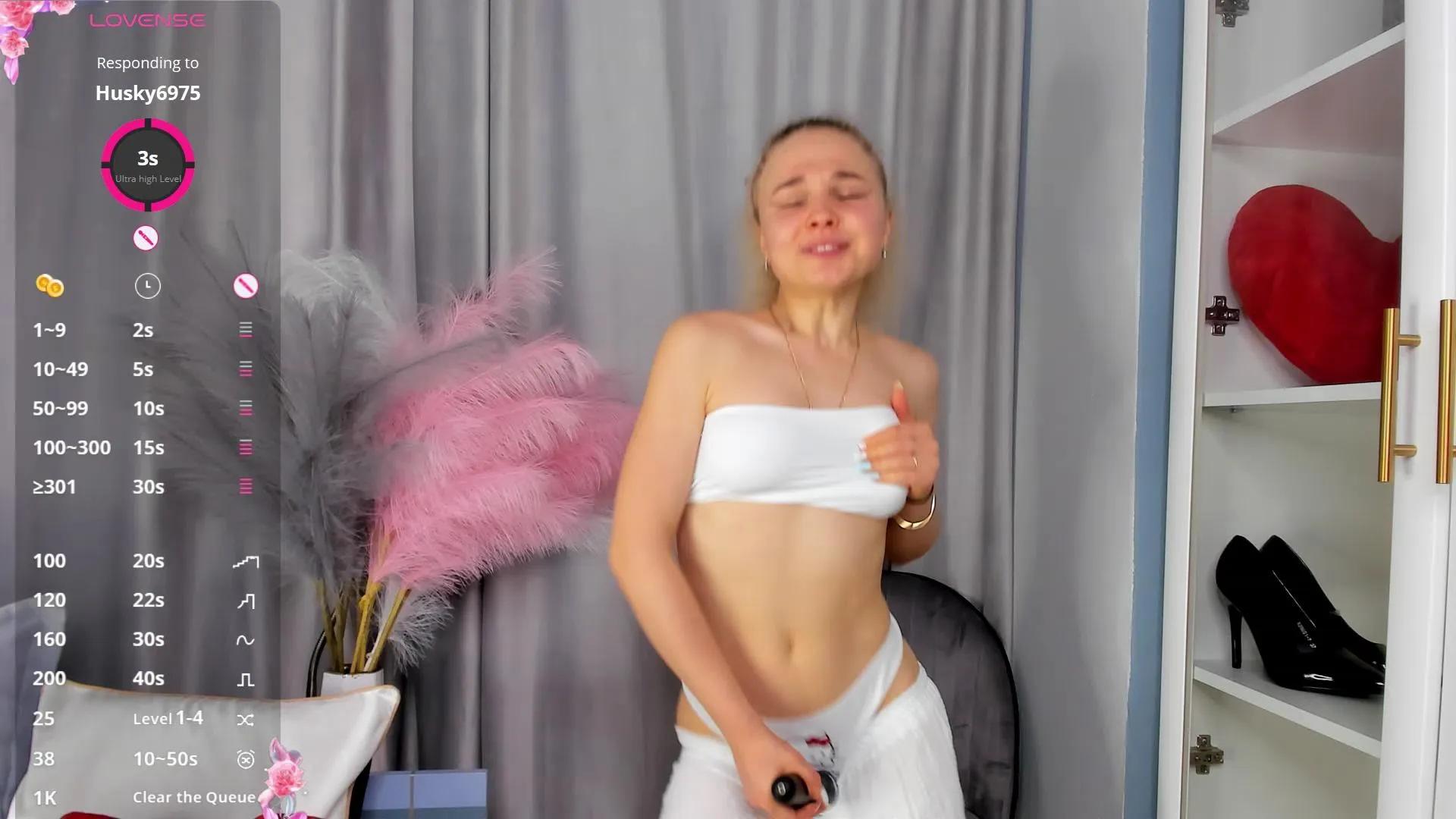 DollyCheckley on Cam4 