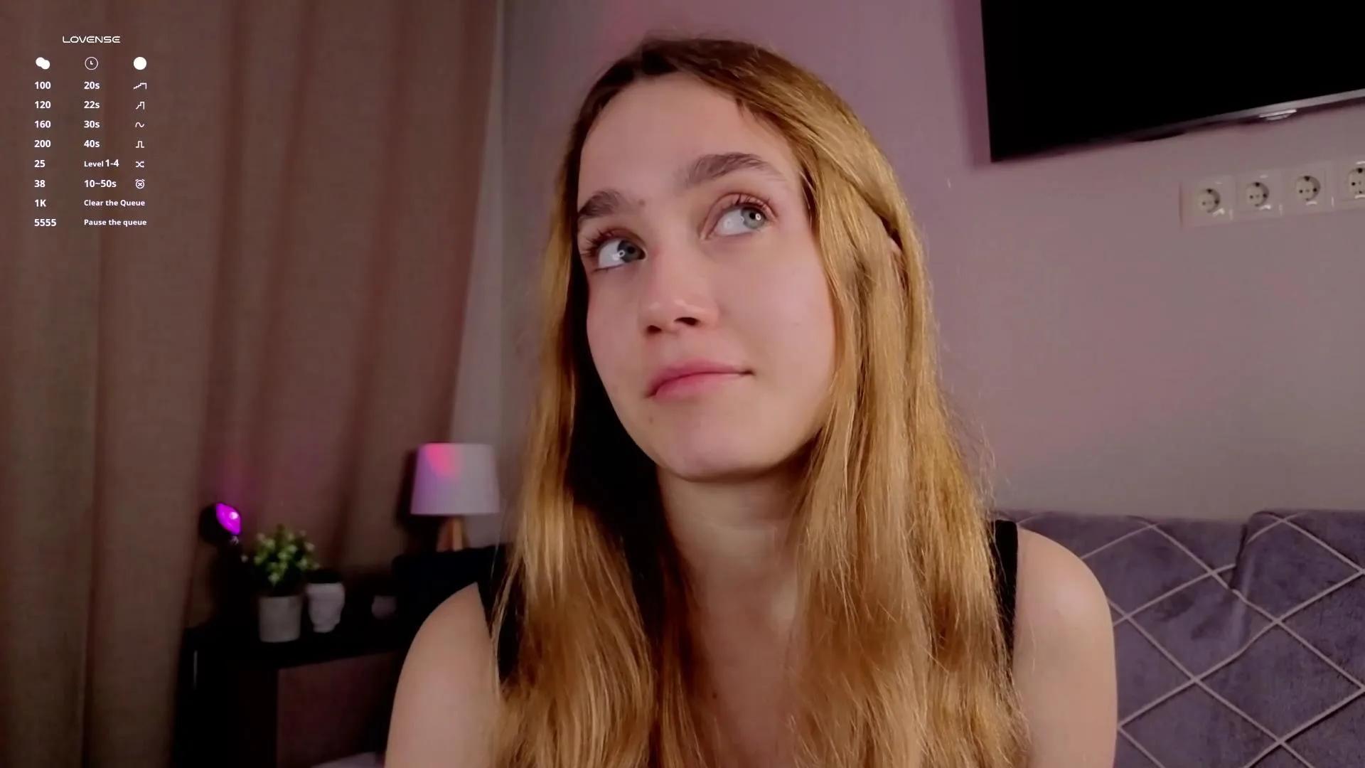 DollyGearing on Cam4 