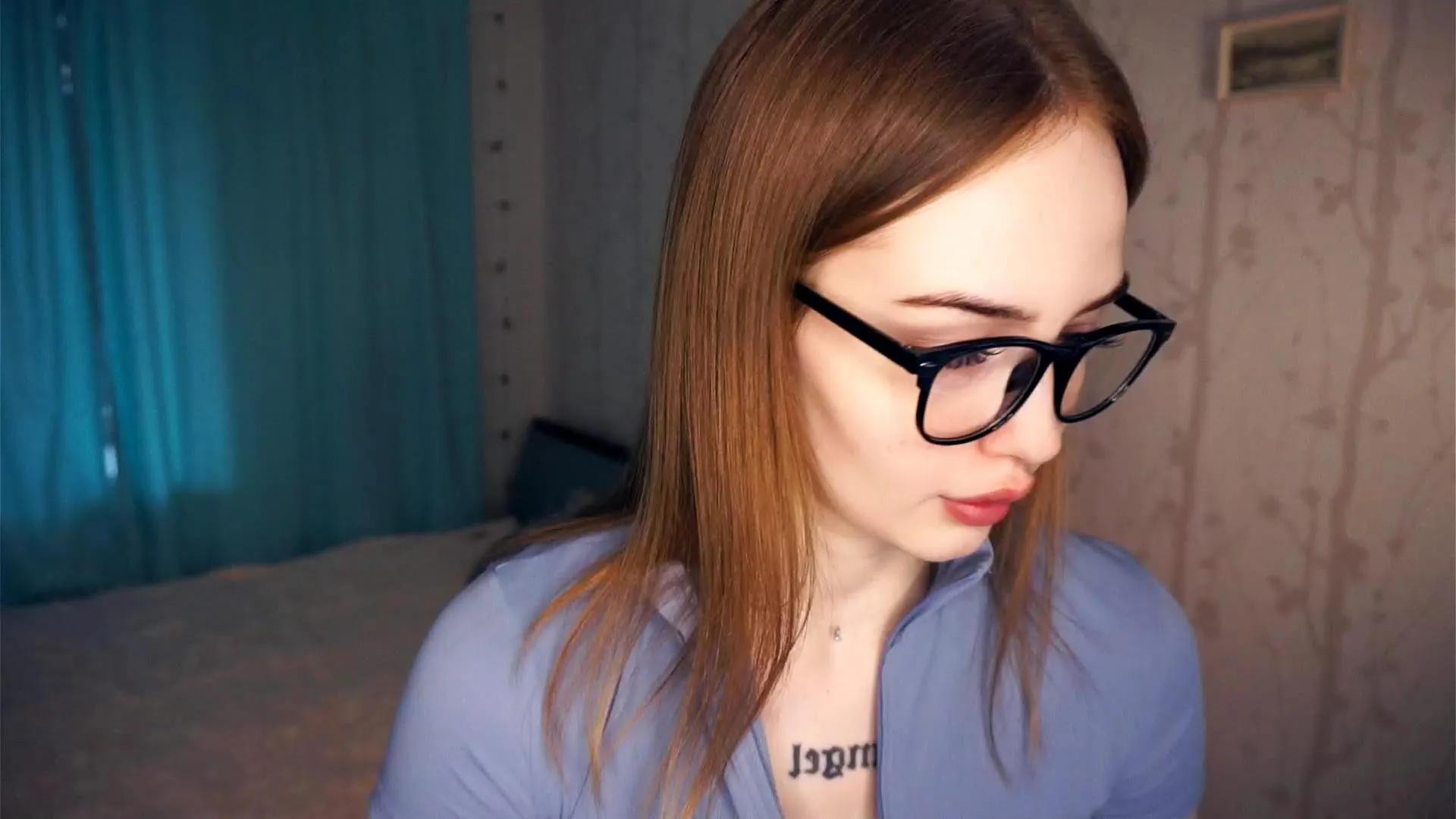 EdwinaClose on Cam4