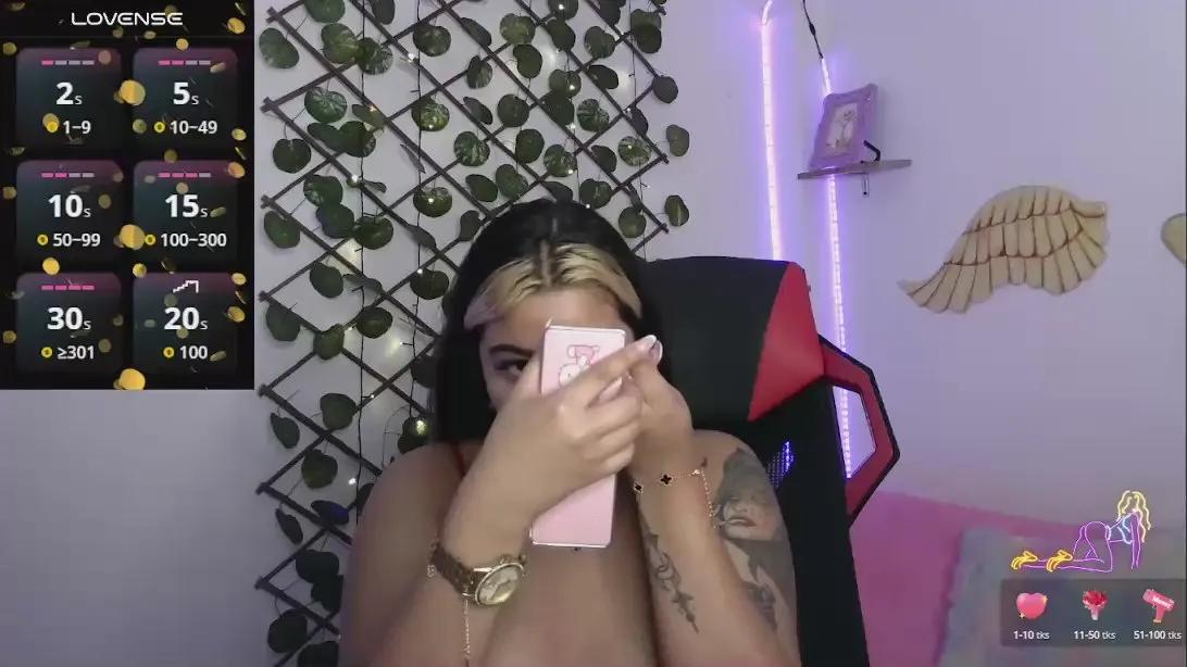 embereyes_999 on Cam4 