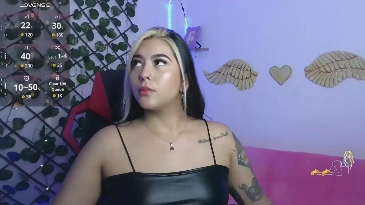 embereyes_999 on Cam4 