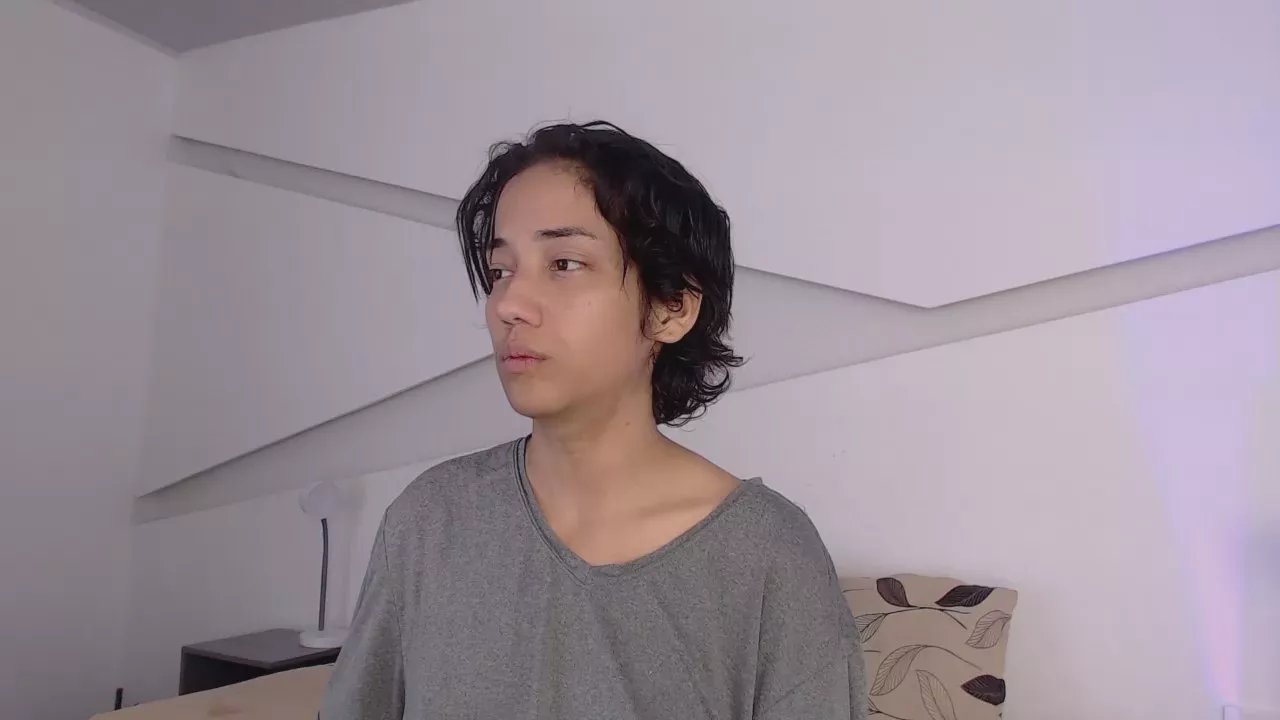 Hotlittlekitty1 on Cam4