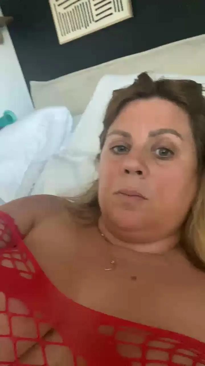 Hottits86 on Cam4 