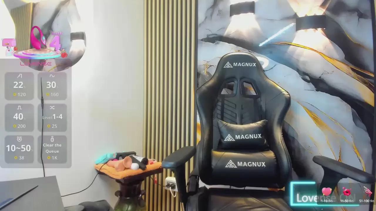 lararoberts_ on Cam4 