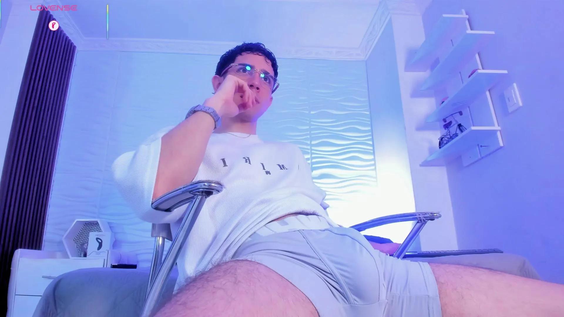 LiamHudsonn on Cam4
