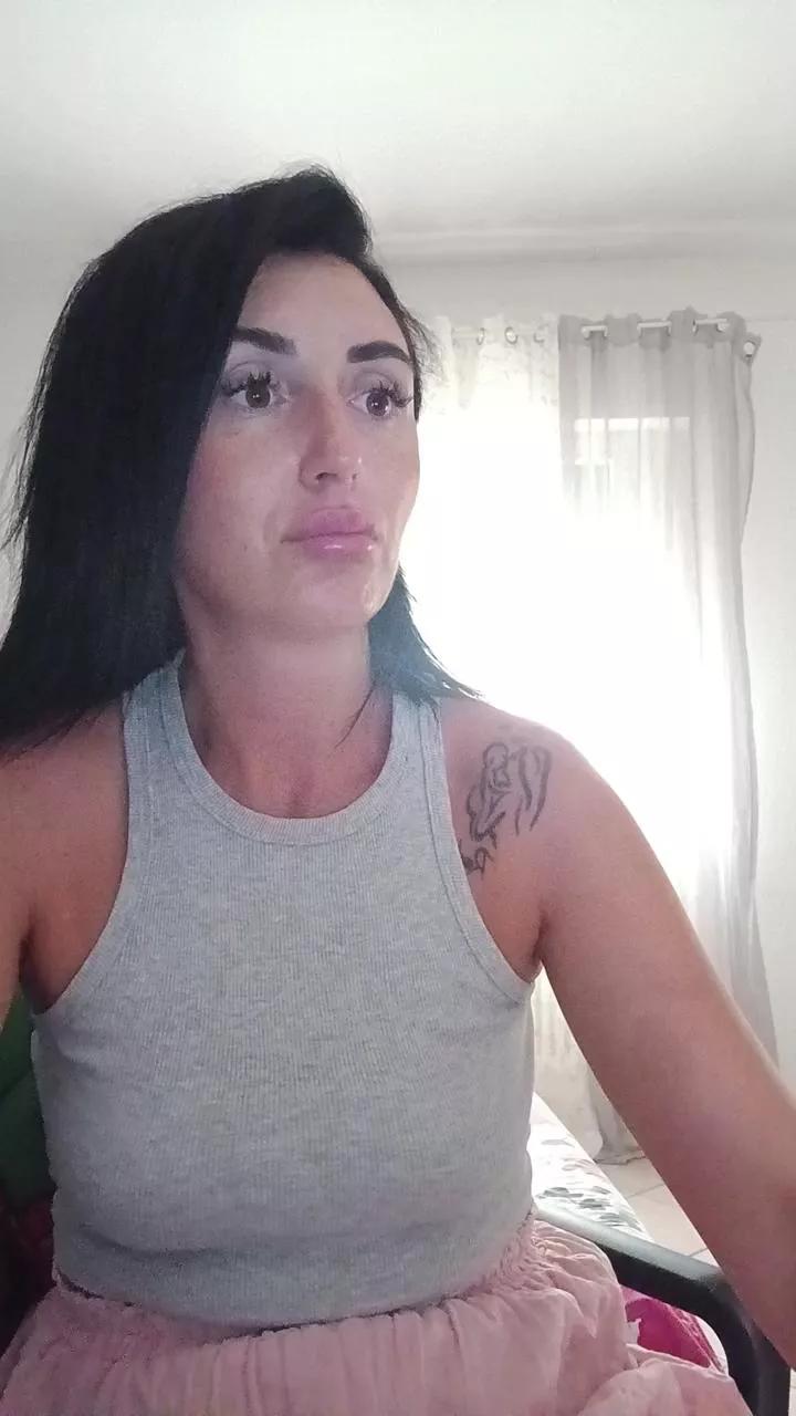 Lola05love on Cam4 
