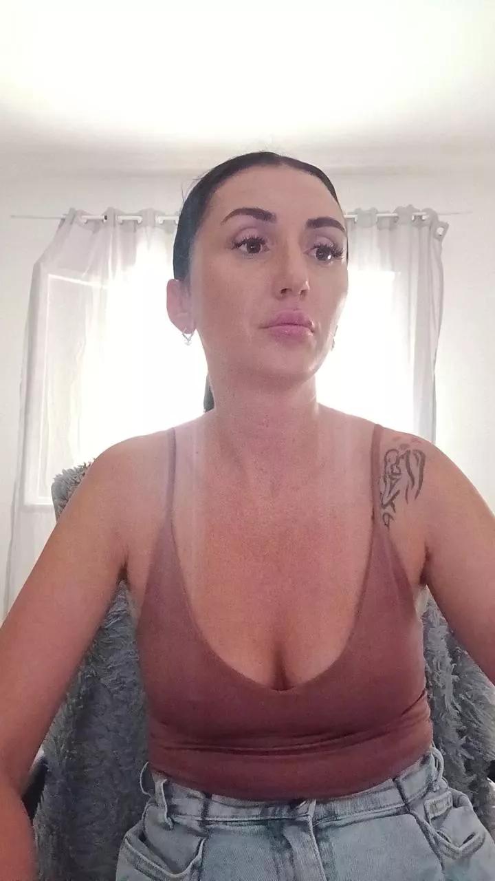 Lola05love on Cam4 