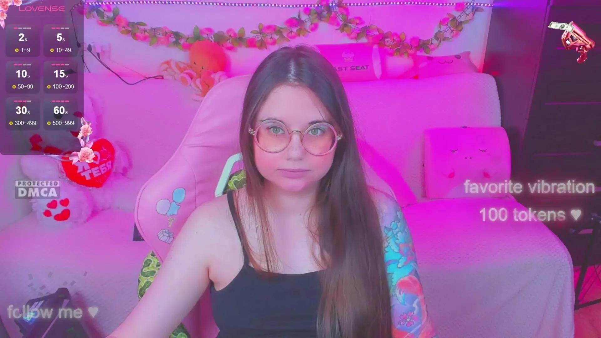 lolisuccub on Cam4 