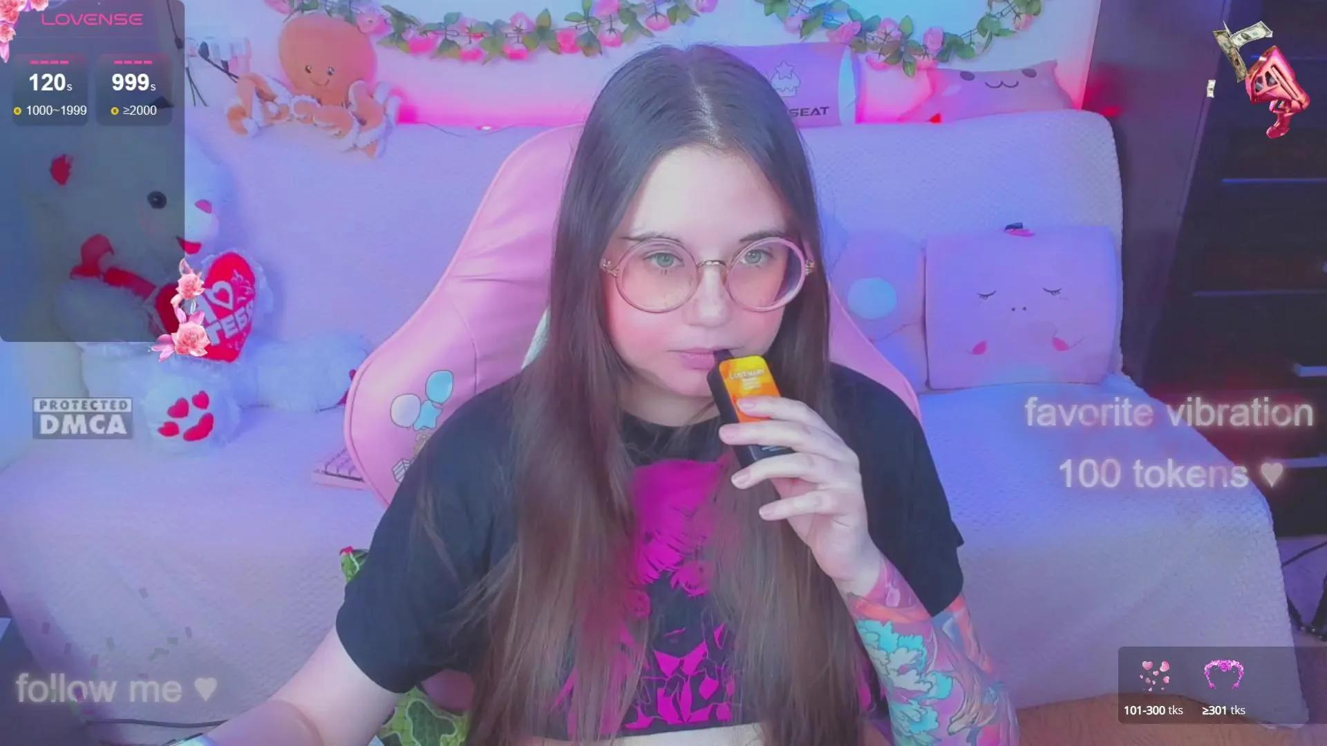 lolisuccub on Cam4 