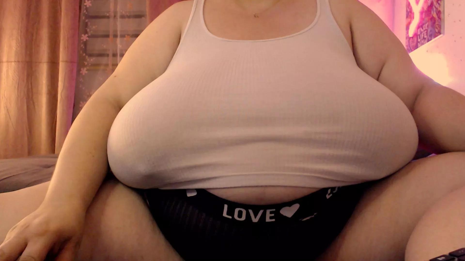 mayabigtits on Cam4 