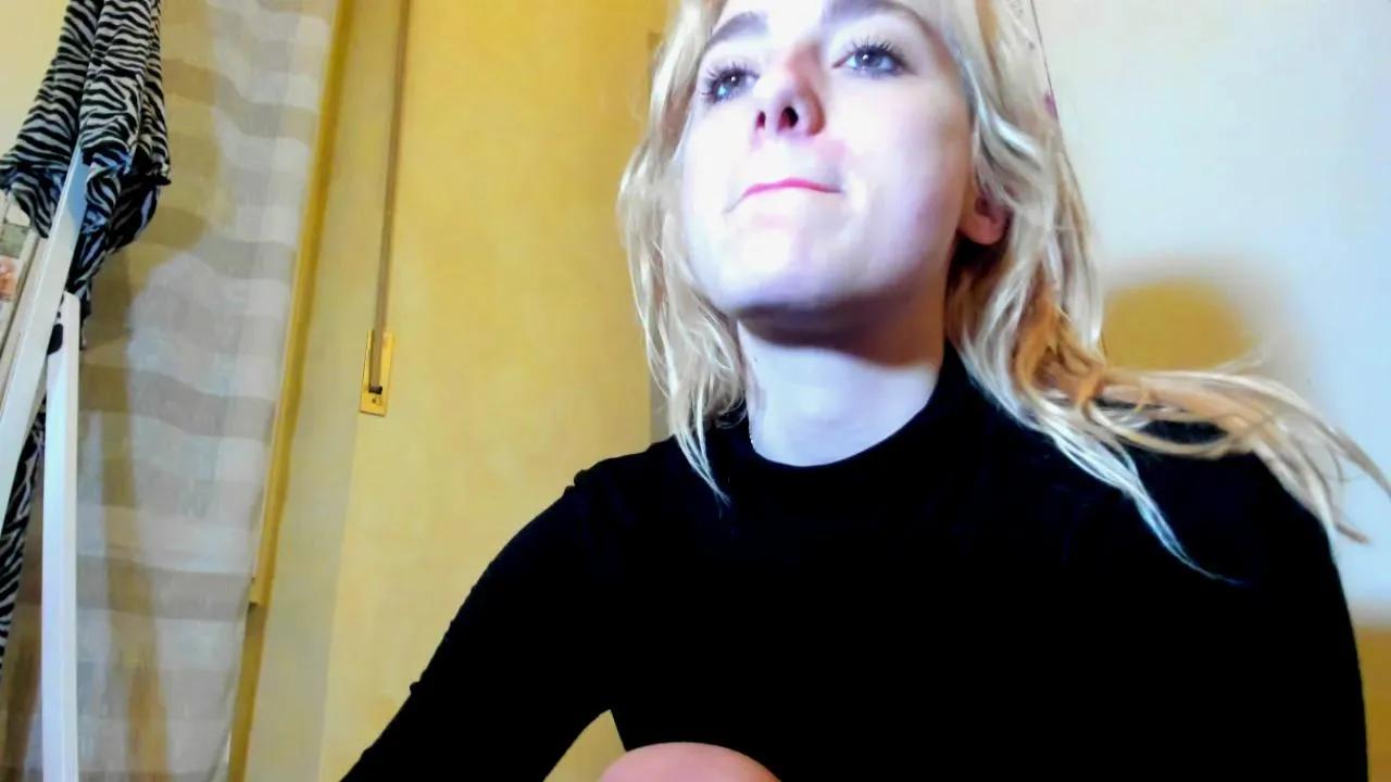 Monicrem on Cam4