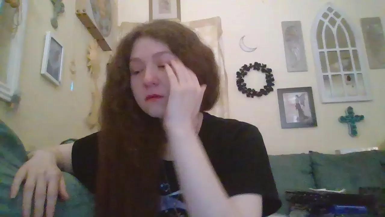 QueenCrimson on Cam4 