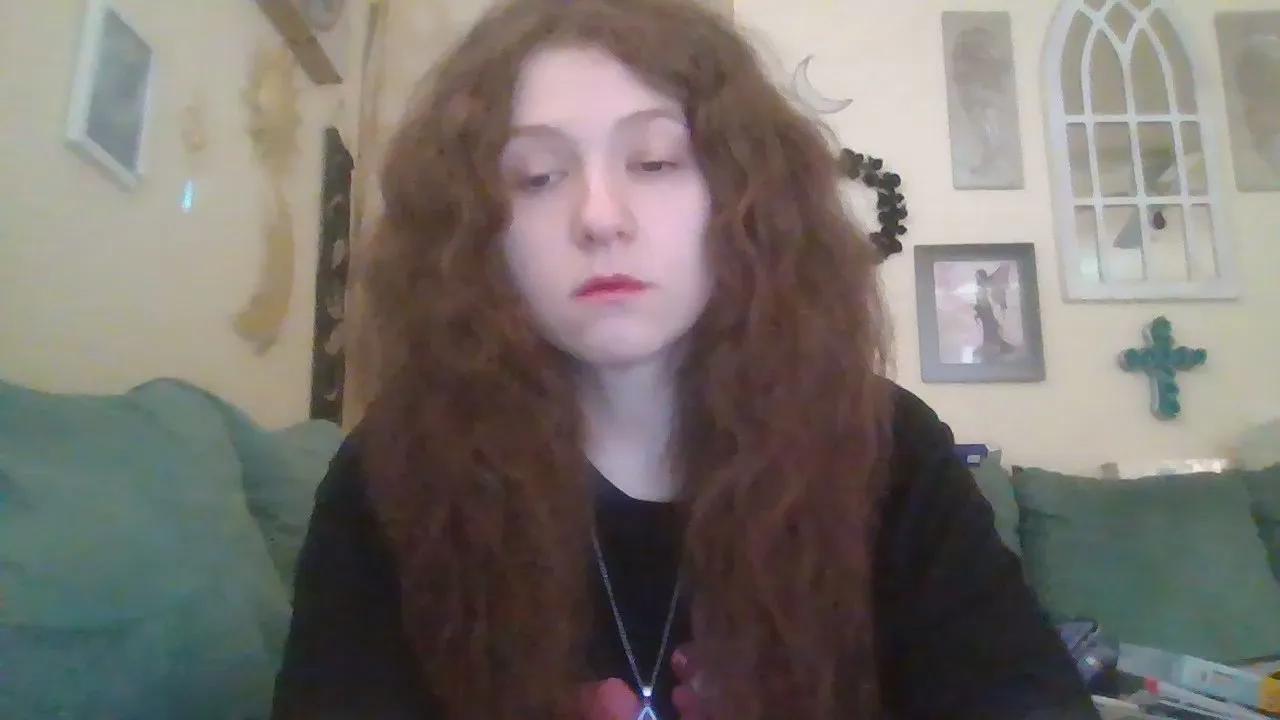 QueenCrimson on Cam4 