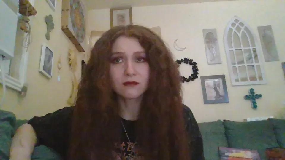 QueenCrimson on Cam4 