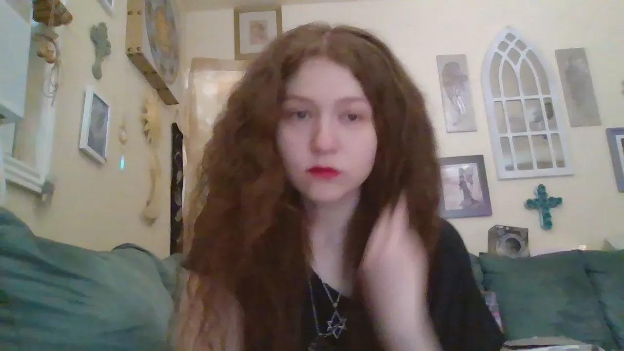 QueenCrimson on Cam4 