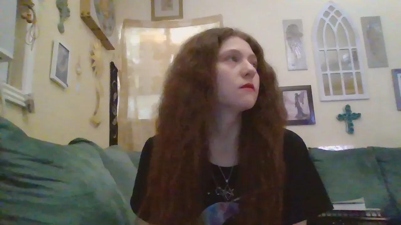 QueenCrimson on Cam4 