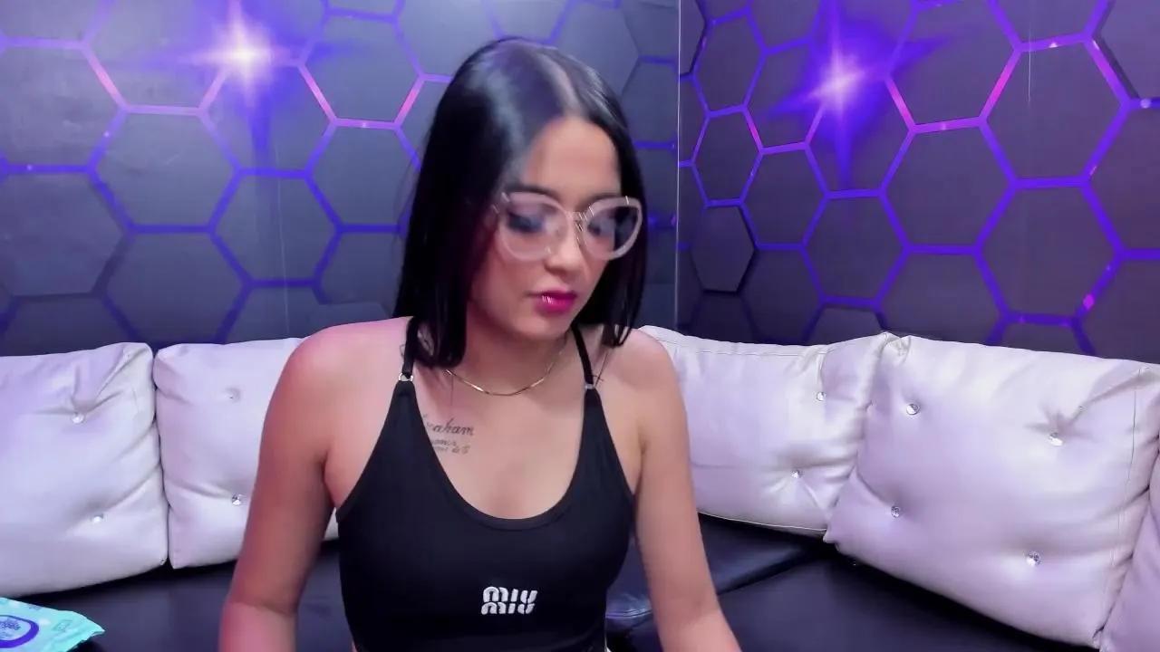 room_kiitty on Cam4 