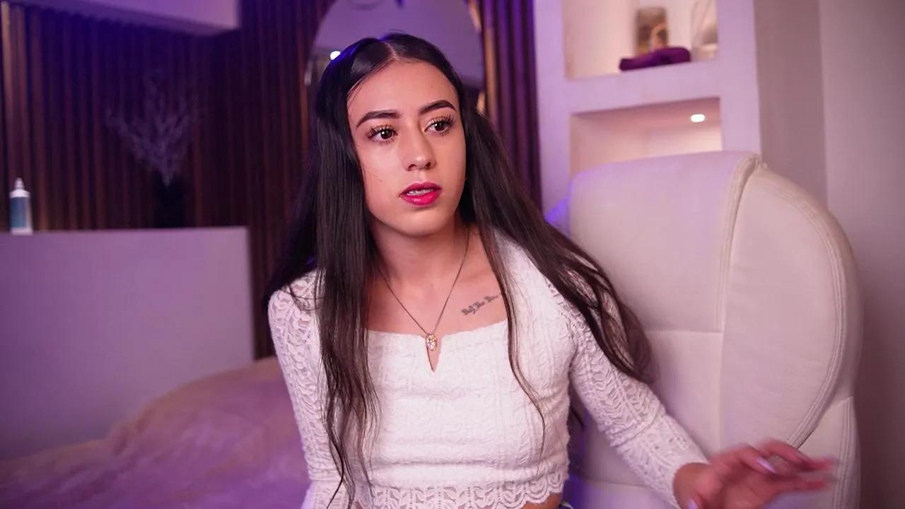 Saracollins1 on Cam4 