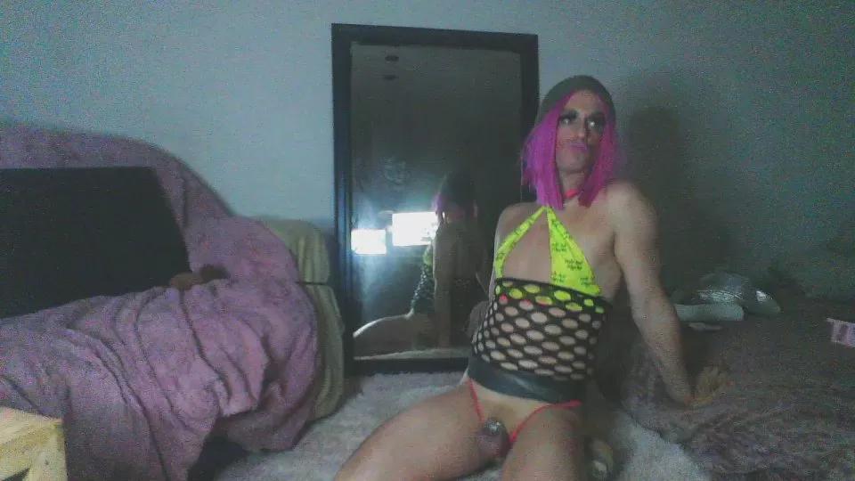 SissyTrixiee on Cam4 