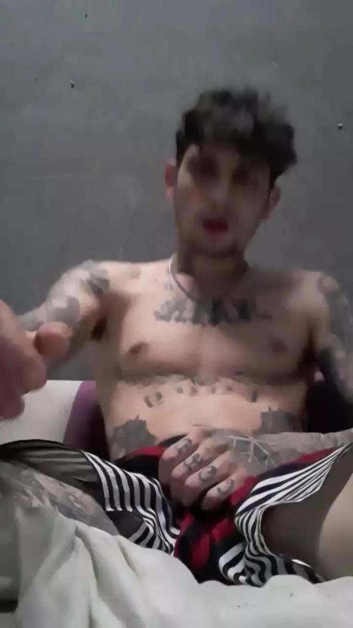 Tattooboy_19 on Cam4 