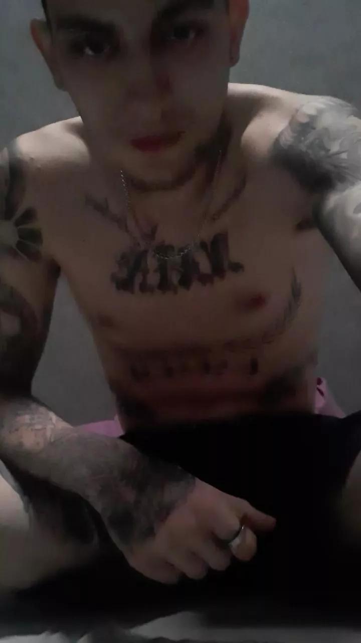 Tattooboy_19 on Cam4 