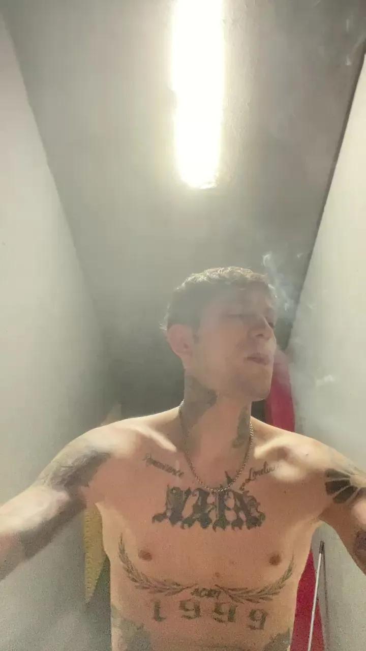 Tattooboy_19 on Cam4 