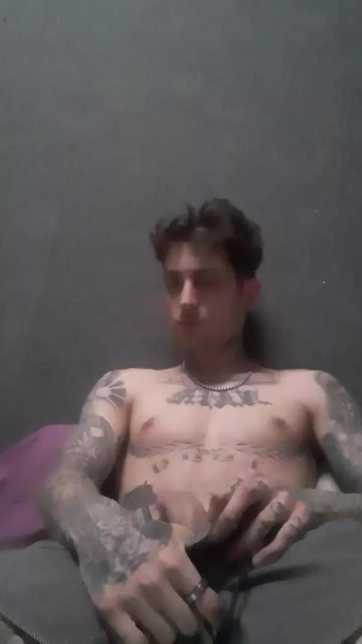 Tattooboy_19 on Cam4 
