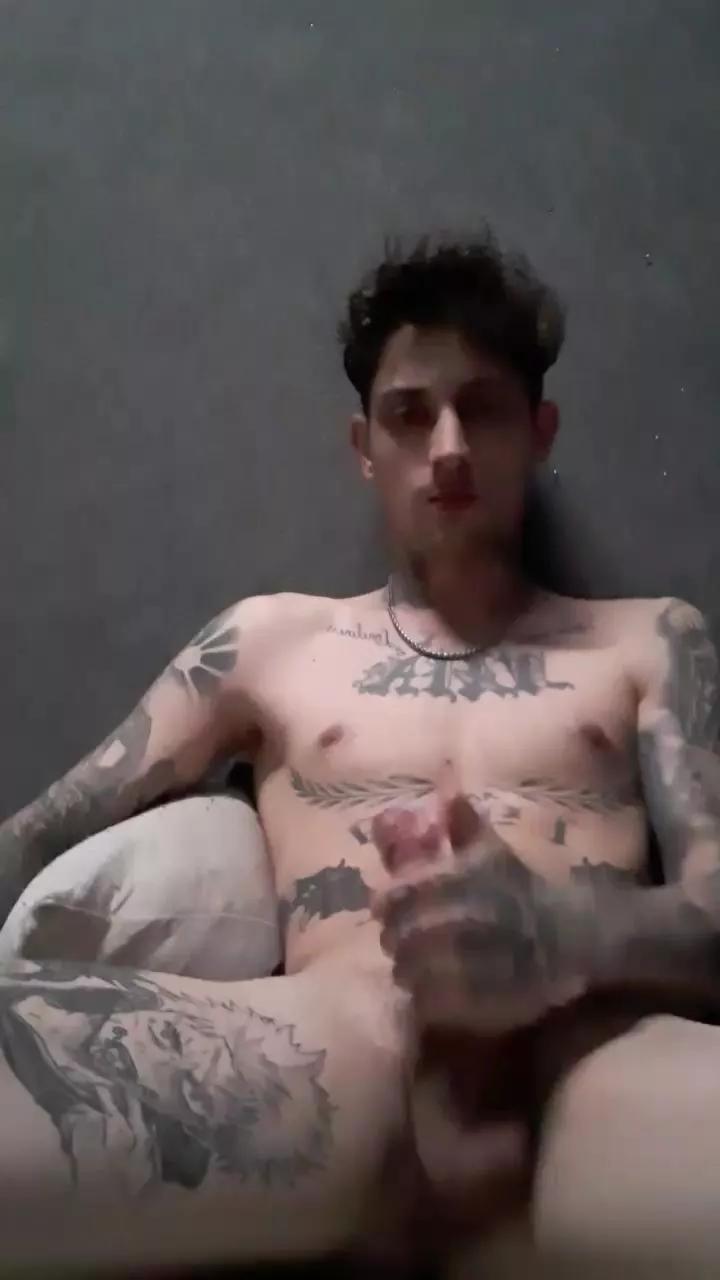 Tattooboy_19 on Cam4 